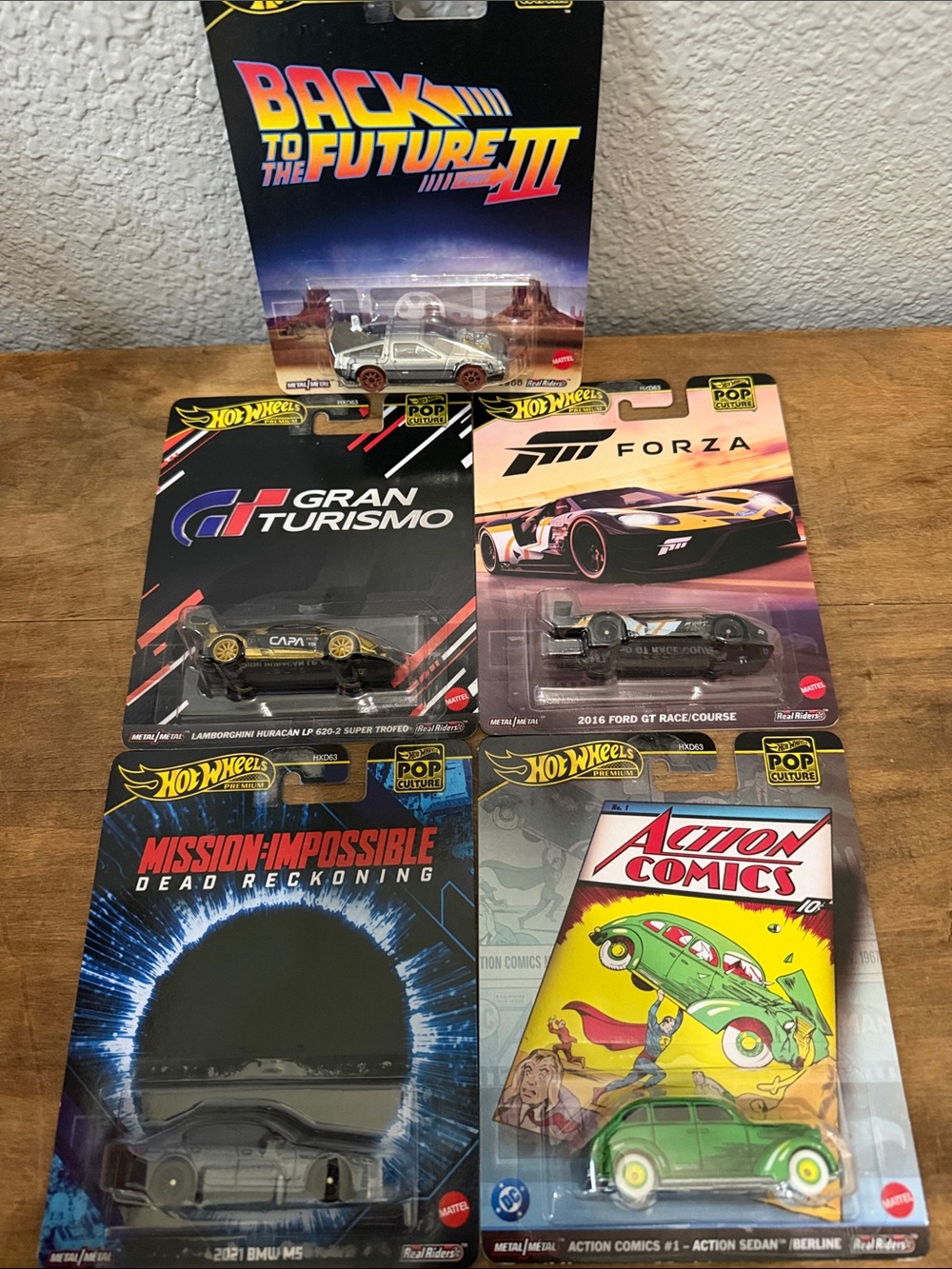 Hot Wheels Pop Culture Assortment - Licensed Movie & Game Cars 5 pk